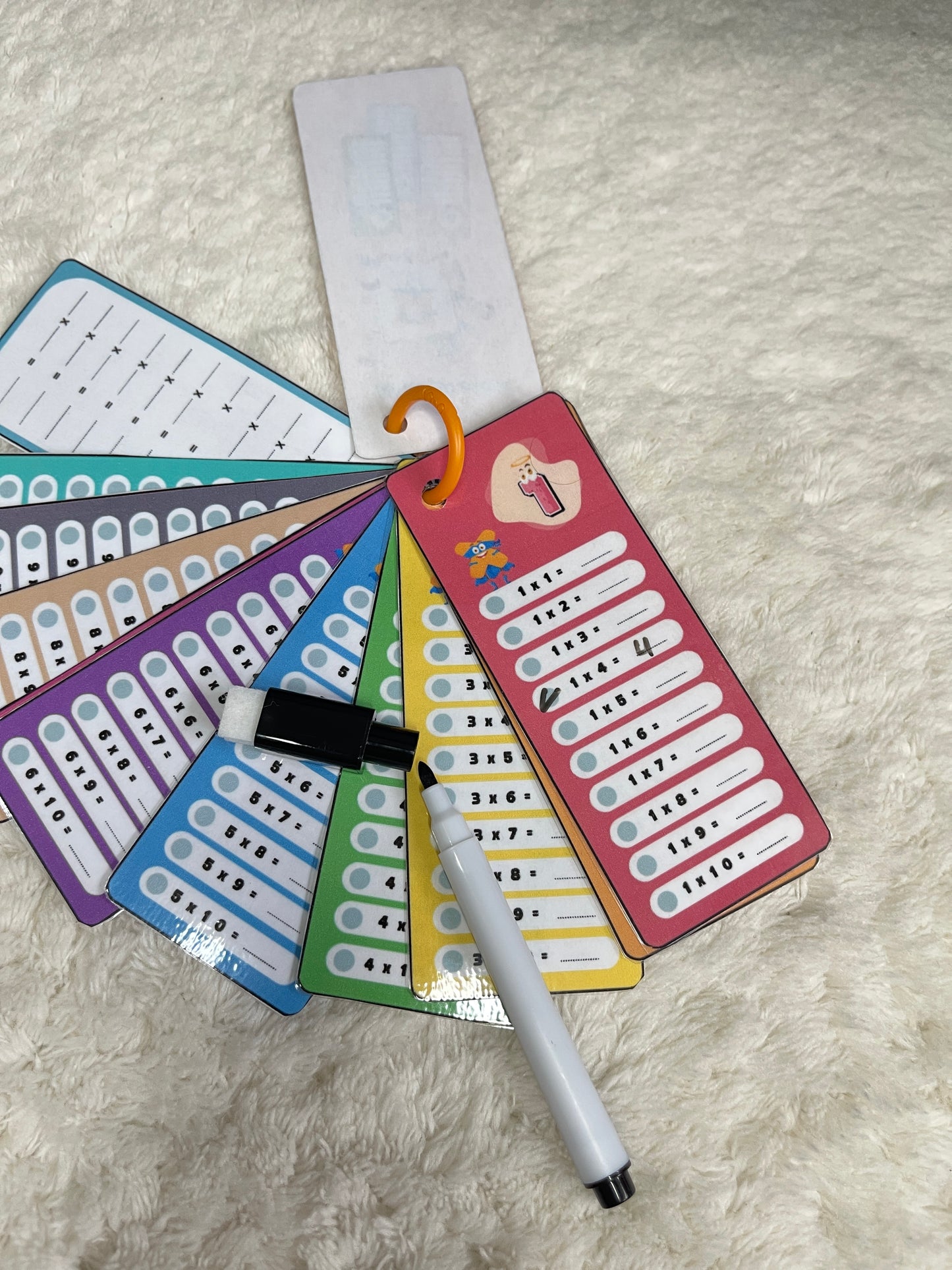 Porte clé cartes des tables de multiplication avec les résultats