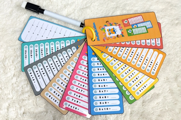 Porte clé cartes des tables de multiplication avec les résultats