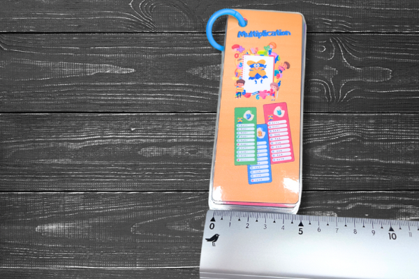 Porte clé cartes des tables de multiplication avec les résultats