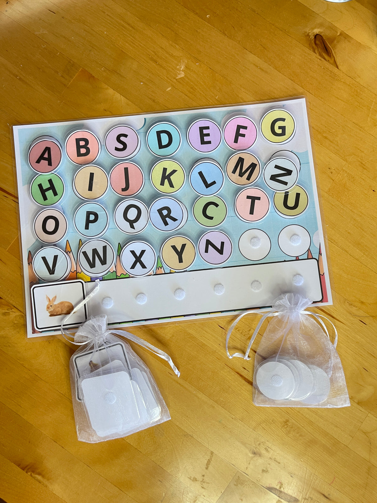 Support Roles Alphabet PDF Support d’apprentissage d’alphabet – MayaKids